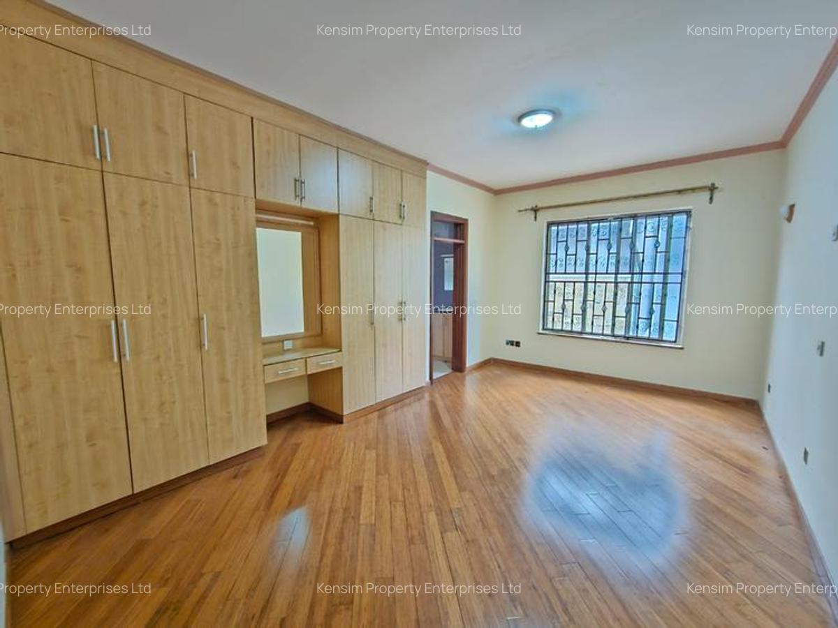 5 Bed Townhouse with En Suite in Westlands Area - 15