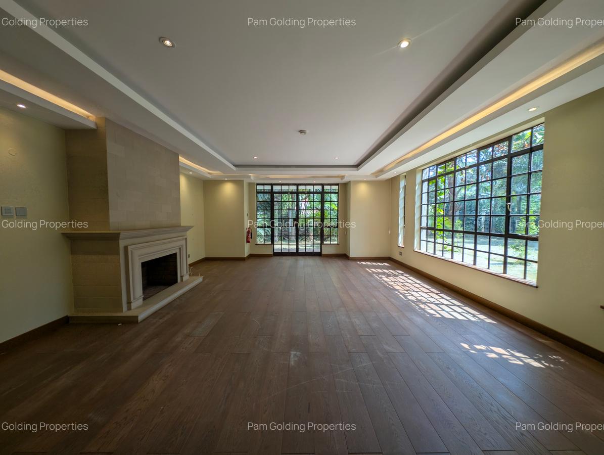 5 Bed House with En Suite in Runda - 2