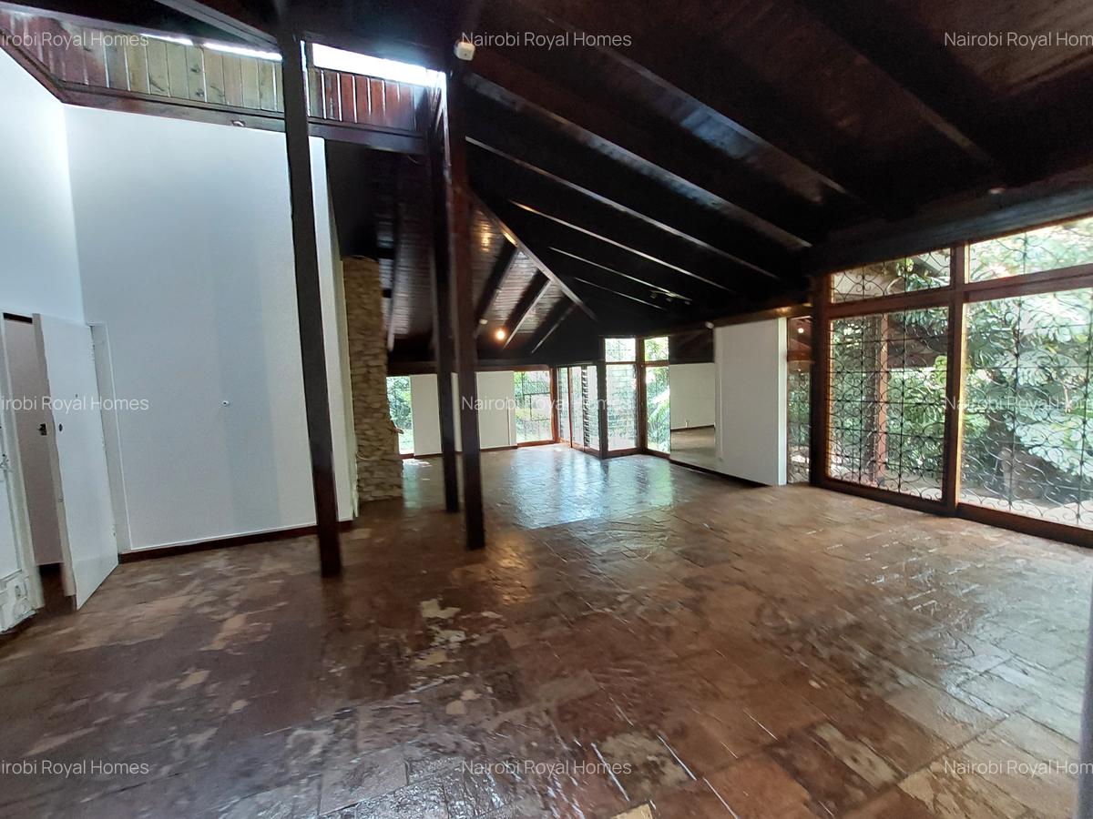 4 Bed House with En Suite at Lake View - 10