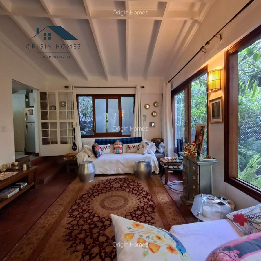 1 Bed House with En Suite at Rosslyn - 2