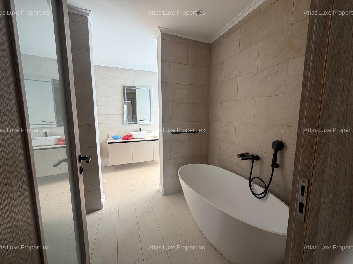 4 Bed Villa with En Suite in Runda - 12