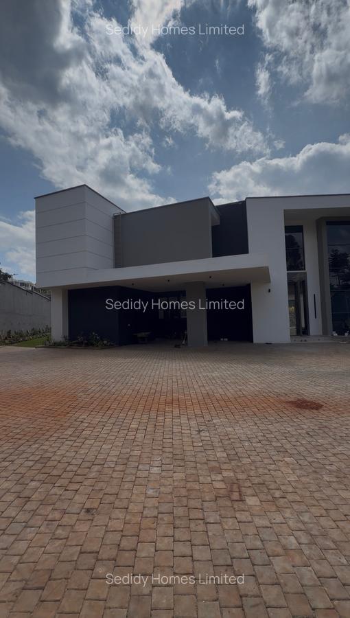 5 Bed Villa with En Suite in Nyari - 20