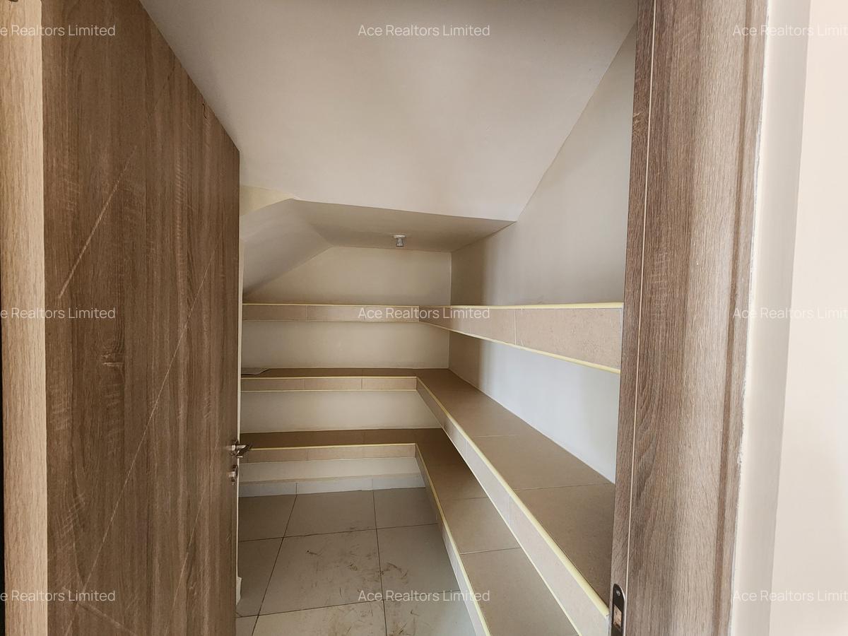 5 Bed Apartment with En Suite at Parklands - 6