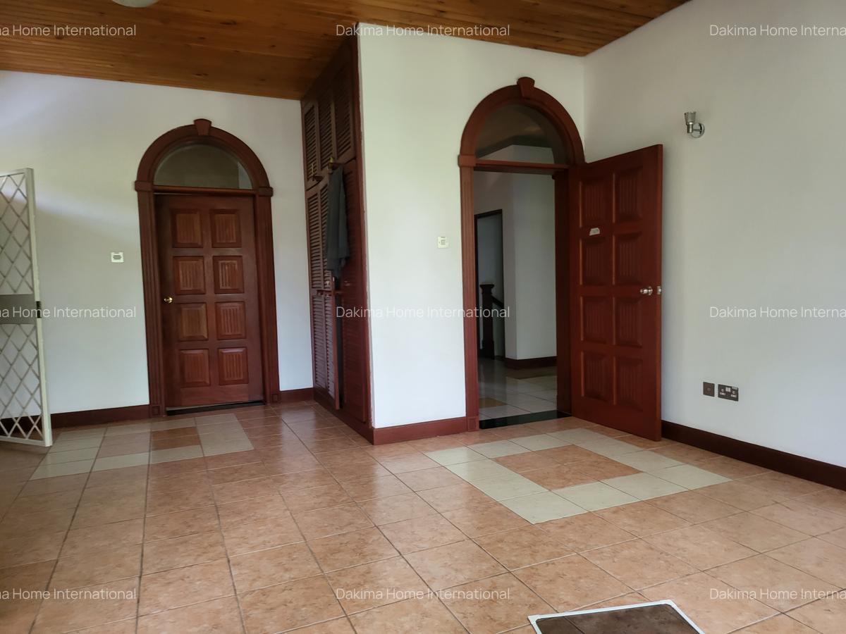 5 Bed Townhouse with En Suite in Rosslyn - 13
