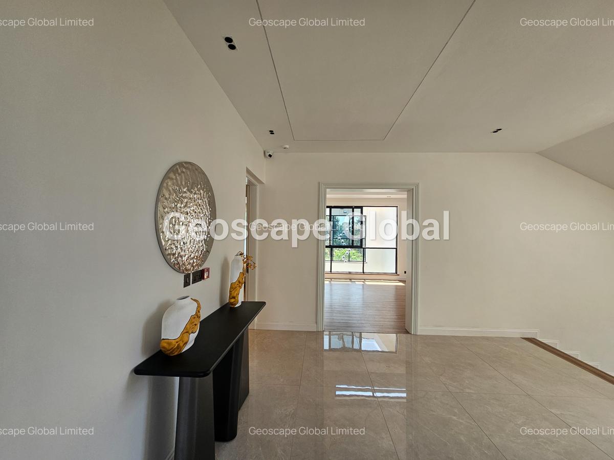 5 Bed House with En Suite in Runda - 17