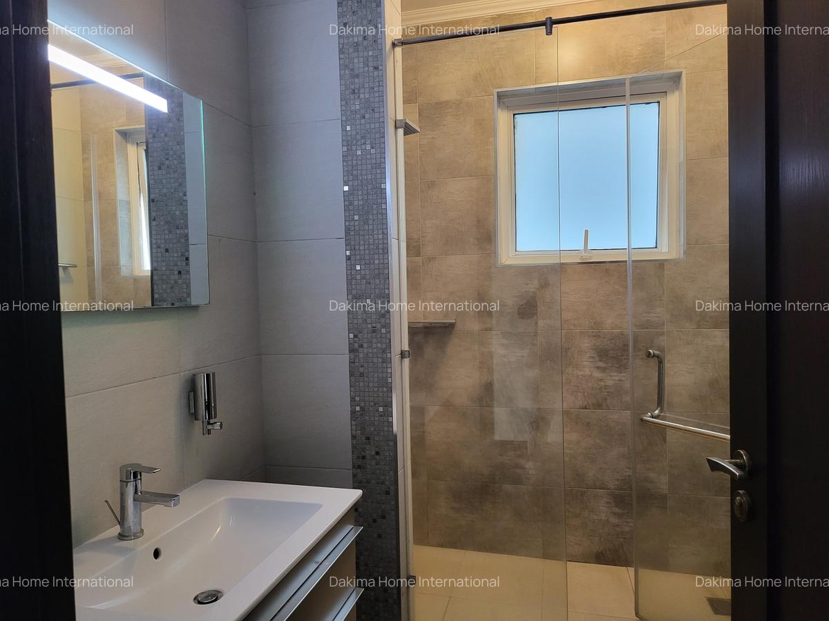 4 Bed Apartment with En Suite in General Mathenge - 8