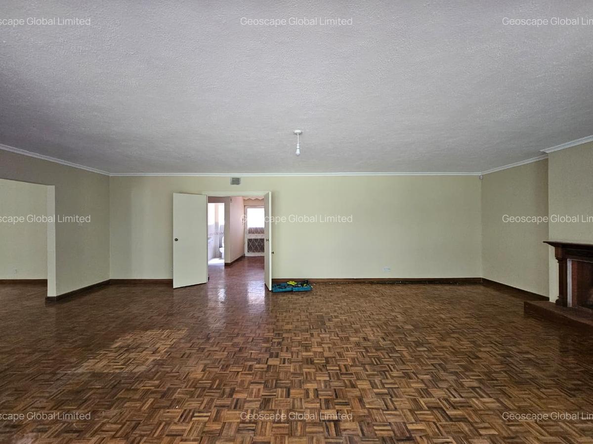 4 Bed House with En Suite in Spring Valley - 8