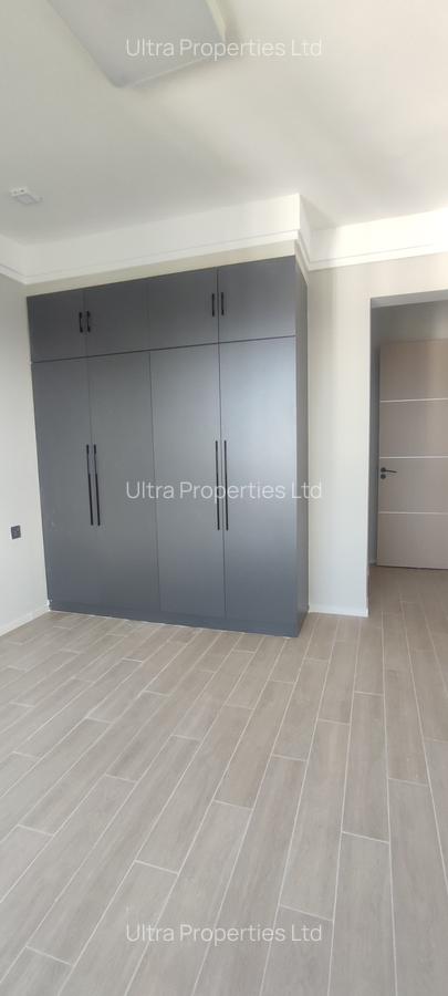 2 Bed Apartment with En Suite in Lavington - 11