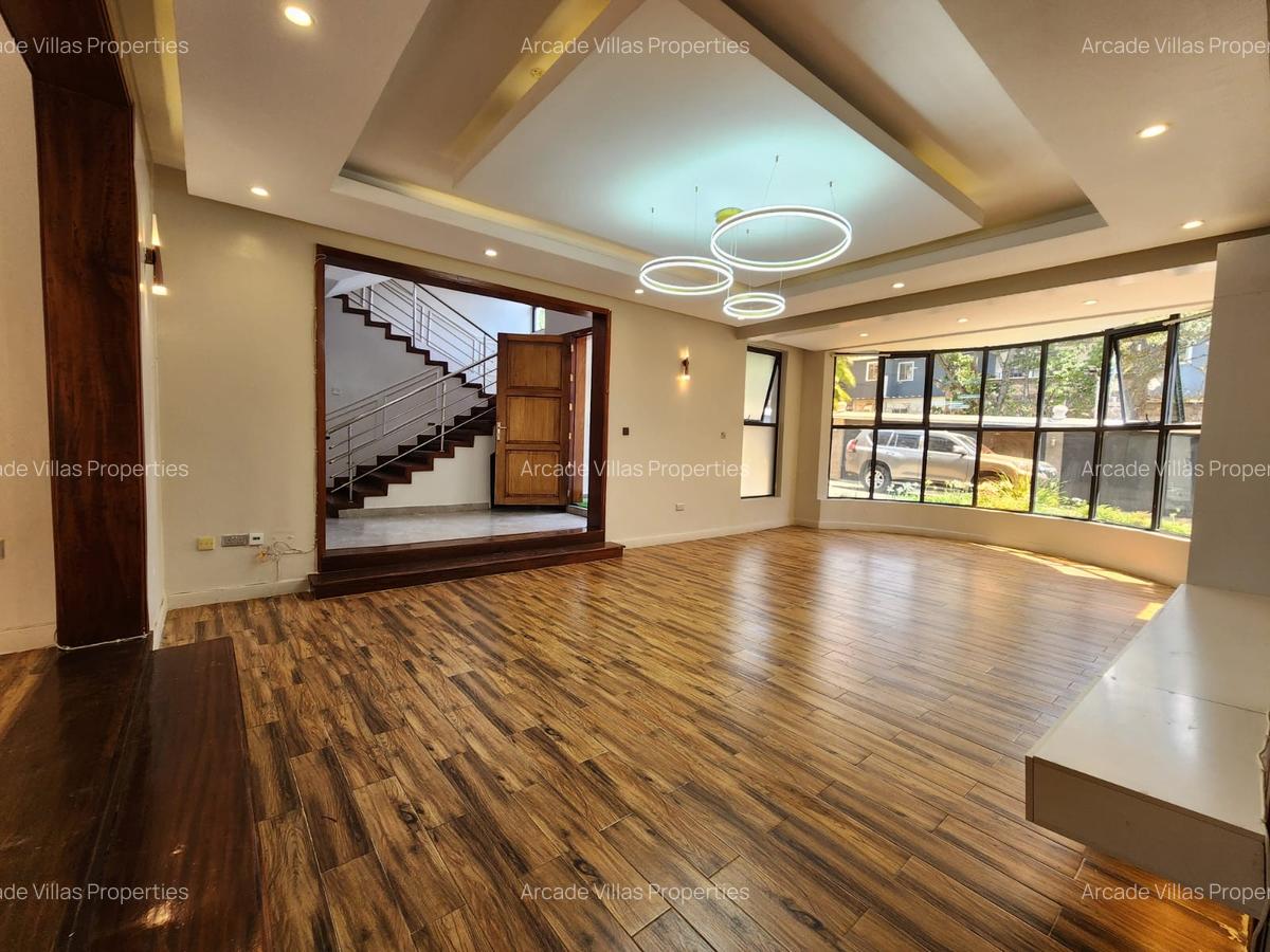 5 Bed Townhouse with En Suite in Lavington - 2