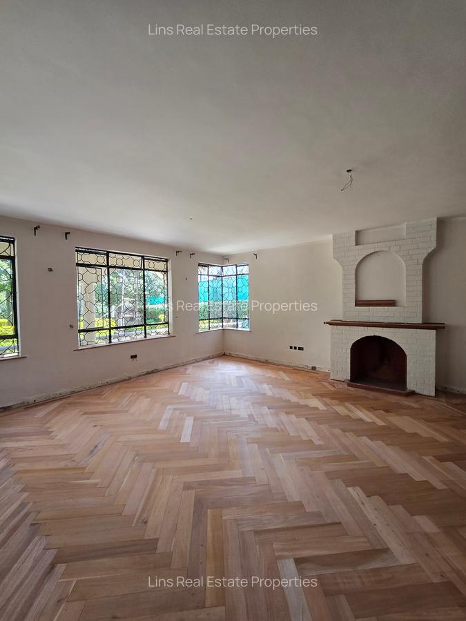 5 Bed House with En Suite in Runda - 11