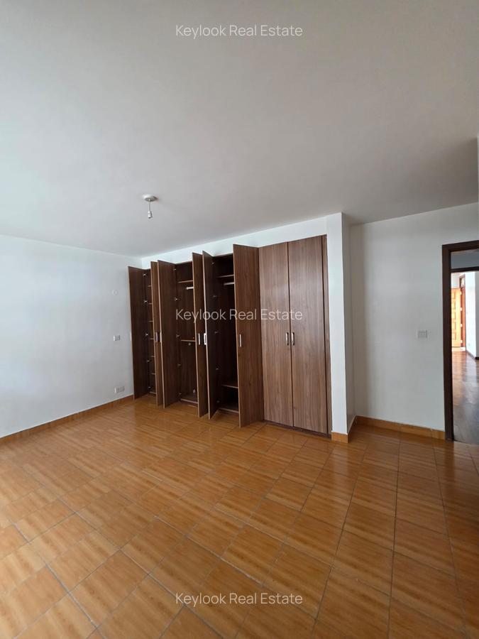 5 Bed Townhouse with En Suite at Off Convent Drive - 7