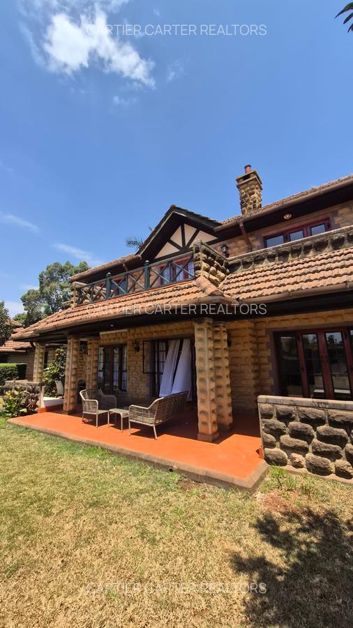 4 Bed Villa with En Suite in Windsor - 1