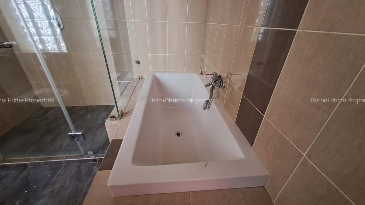 4 Bed Townhouse with En Suite in Spring Valley - 16