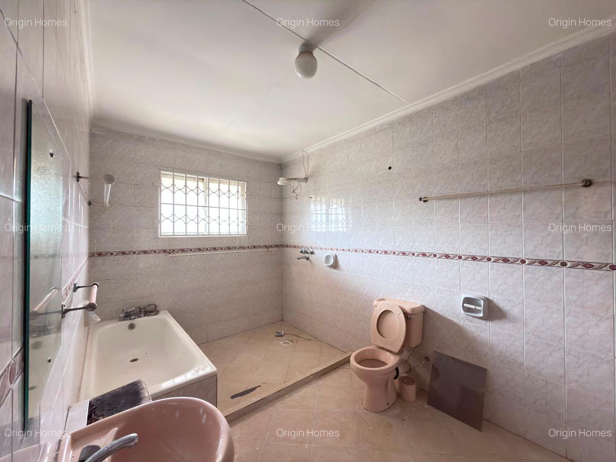 4 Bed Townhouse with En Suite at Lavington - 8