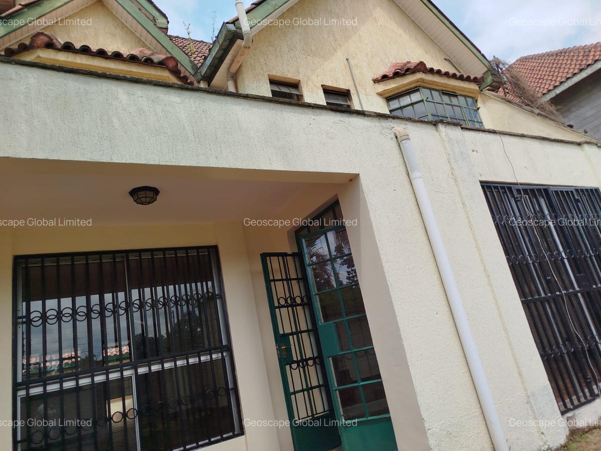 4 Bed House with En Suite in Lavington - 4