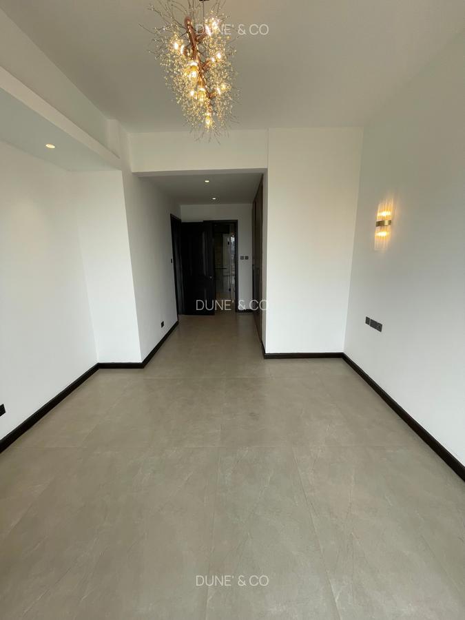 3 Bed Apartment with En Suite in Riverside - 14