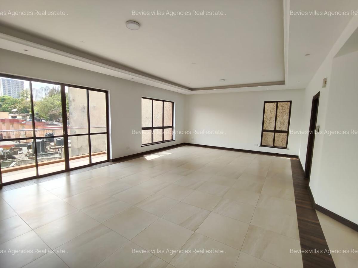 3 Bed Apartment with En Suite at Parklands - 4
