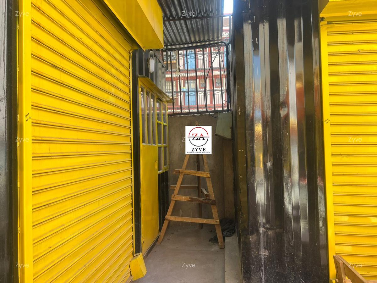 60 ft² Shop with Fibre Internet at Base - 5