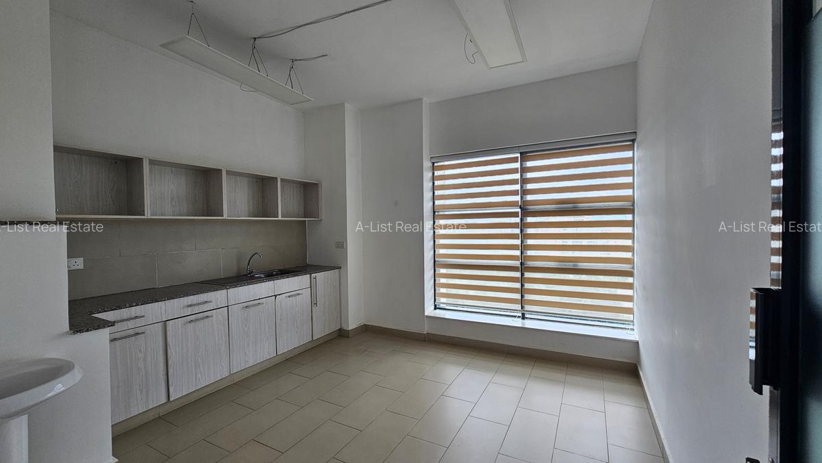2,734 ft² Office with Service Charge Included at Riverside Drive - 10