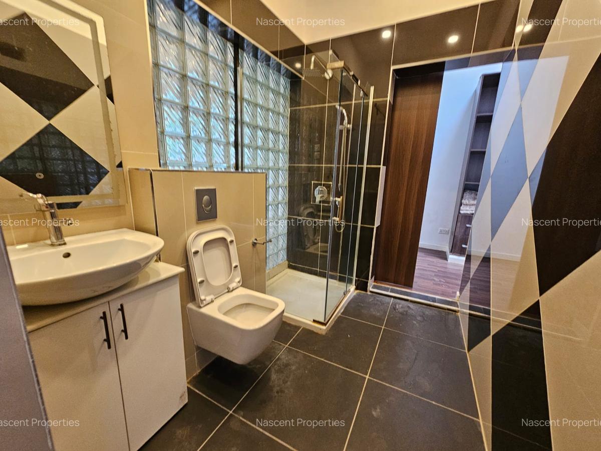 6 Bed House with En Suite in Runda - 7
