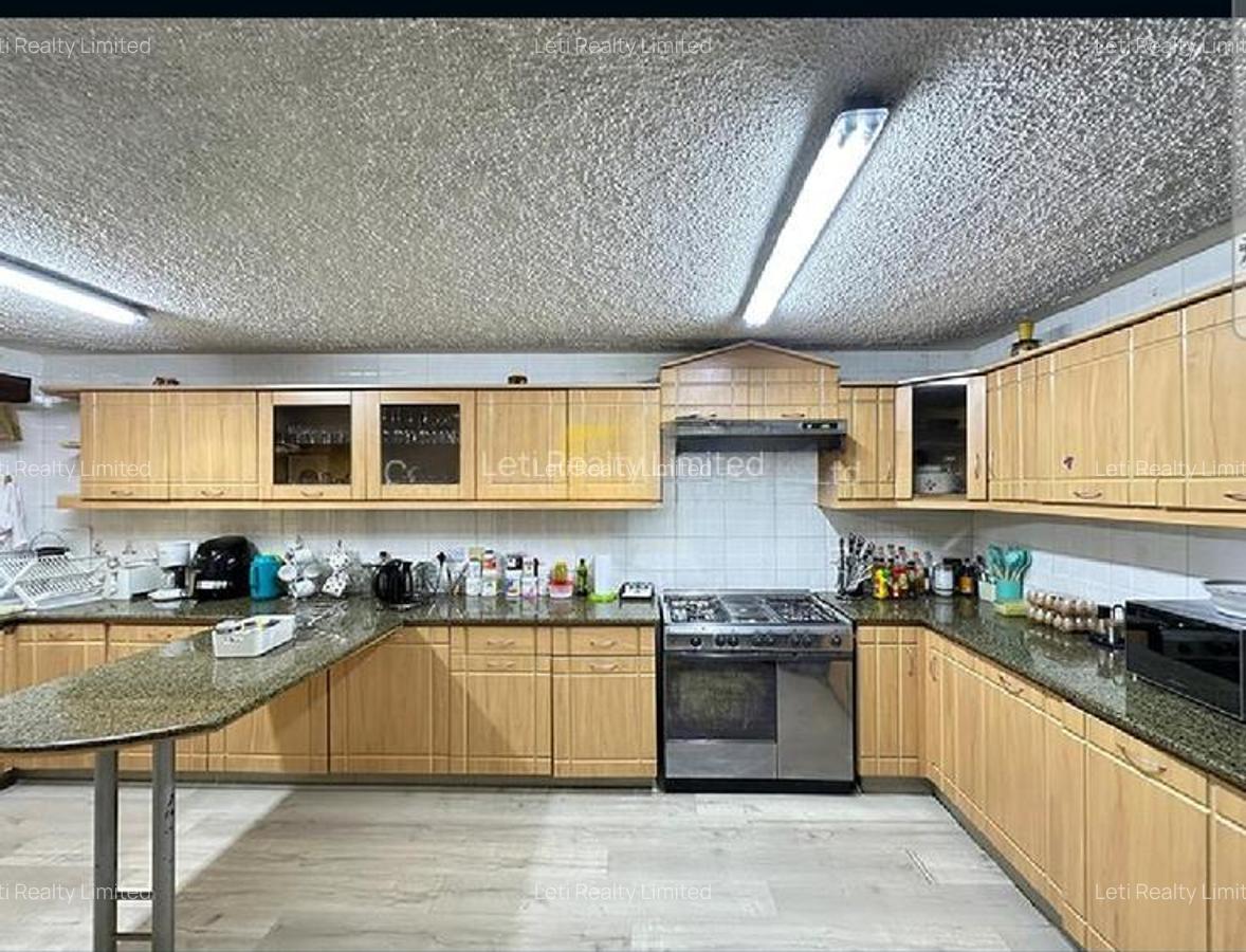4 Bed Townhouse with En Suite in Lavington - 5