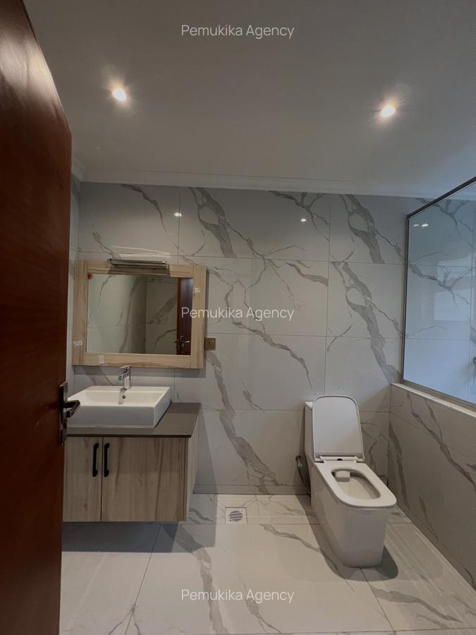 7 Bed House with En Suite in Runda - 5