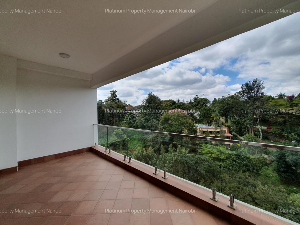 3 Bed Apartment with En Suite at The Colosseum - 4