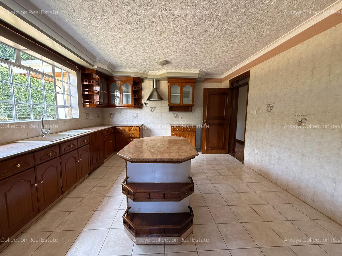 5 Bed House with En Suite in Runda - 4