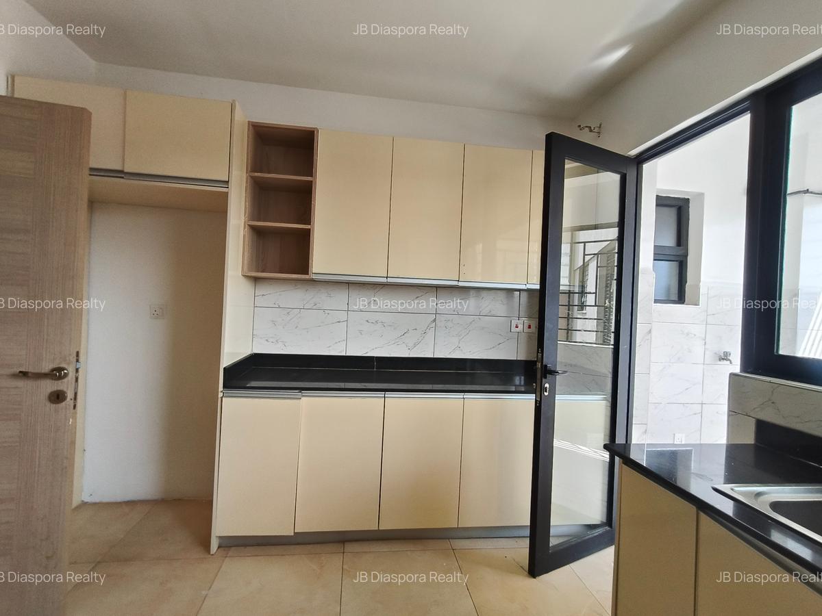 4 Bed Apartment with En Suite at 5Th Parklands Avenue - 3