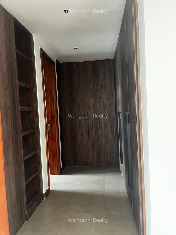 4 Bed Apartment with En Suite at Riverside Drive - 13