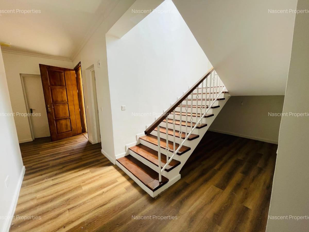 4 Bed Townhouse with En Suite in Kitisuru - 13