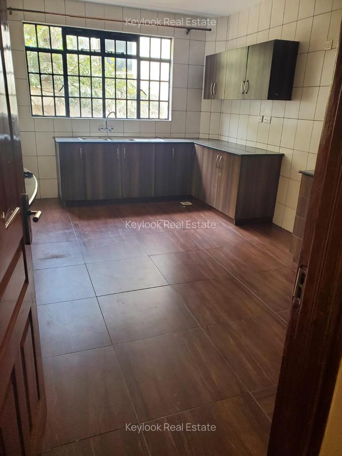 4 Bed Townhouse with En Suite at Lavington - 3