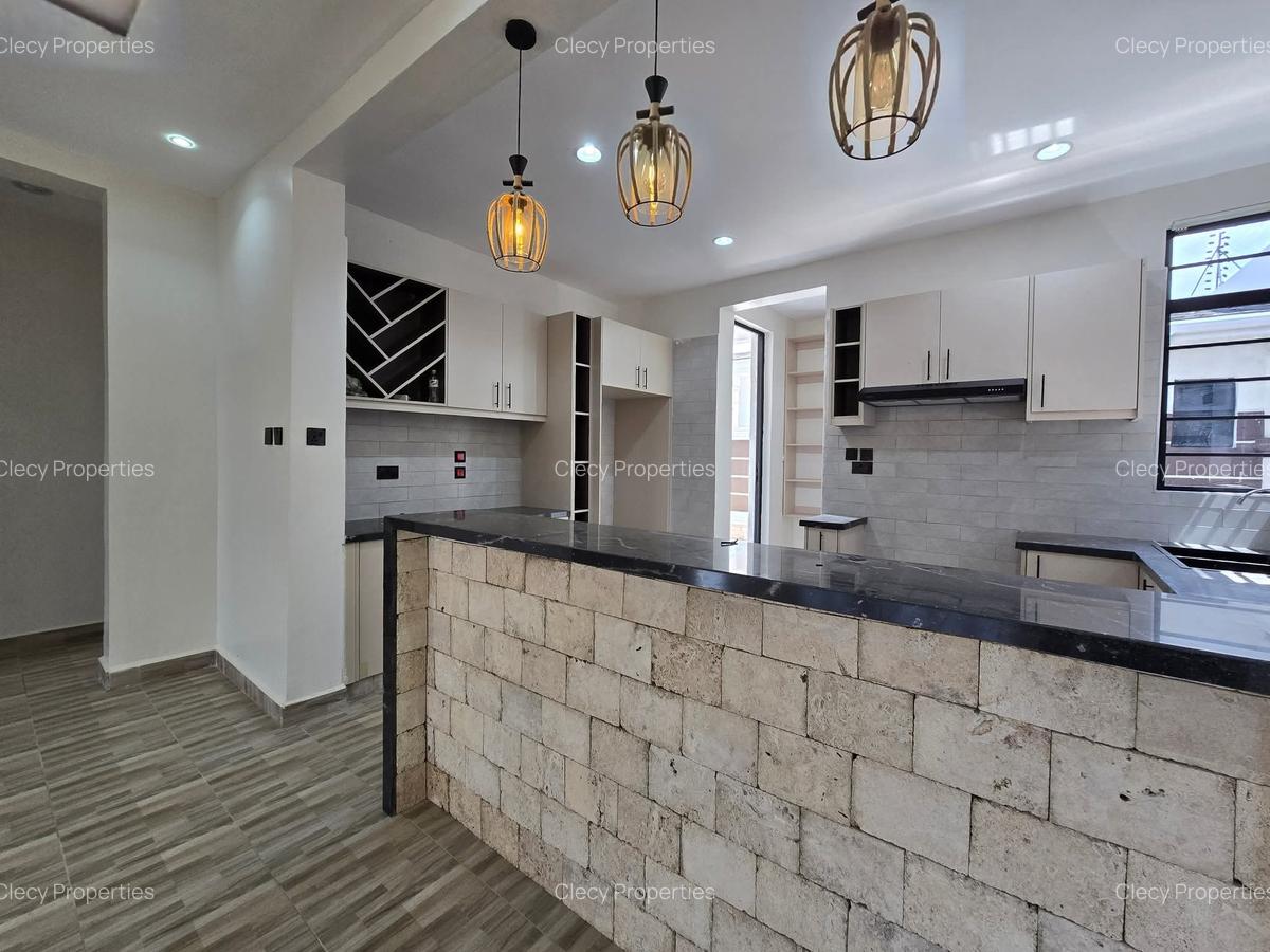 5 Bed House with En Suite at Membley - 6