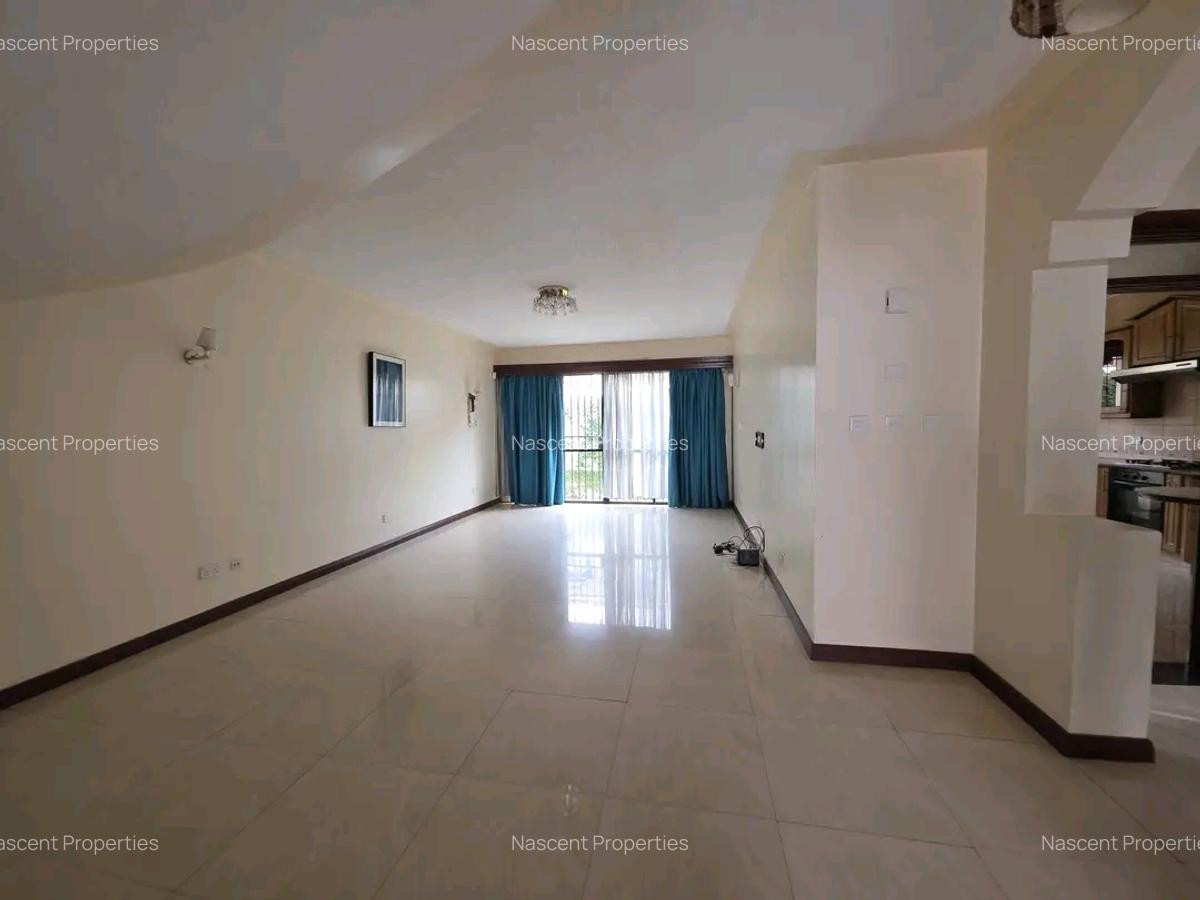 4 Bed House with En Suite at Grevillea - 10