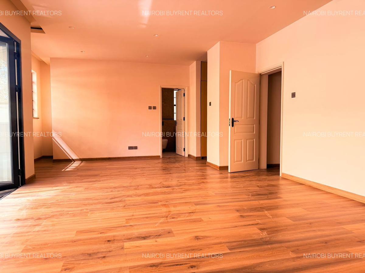 4 Bed Townhouse with En Suite in General Mathenge - 12