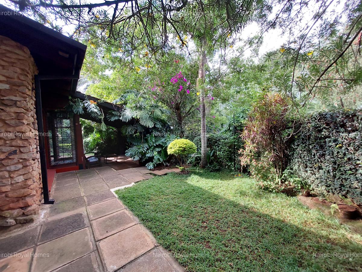 4 Bed House with En Suite at Lake View - 3