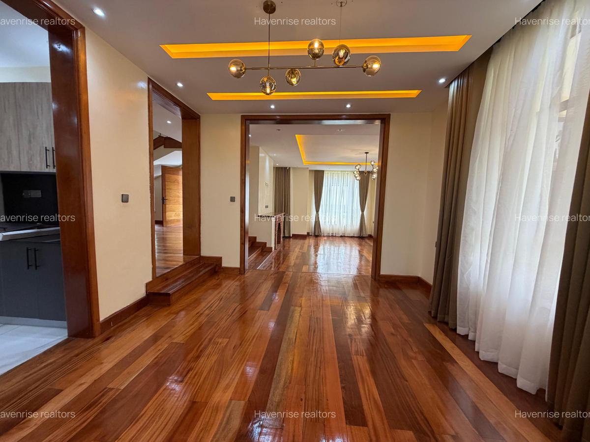 5 Bed House with En Suite at Rosslyn - 5