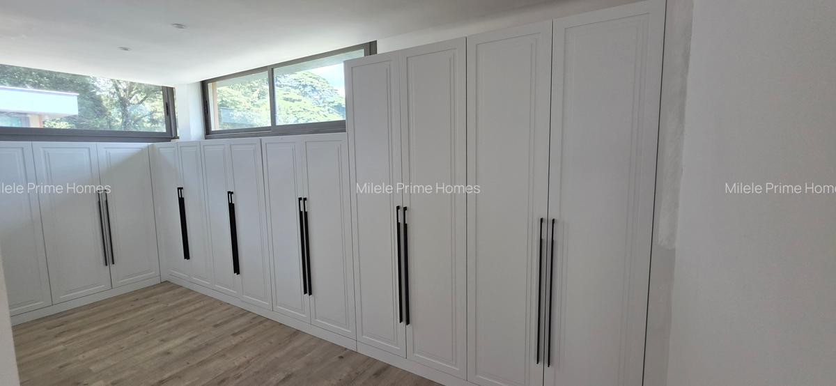 5 Bed Villa with En Suite in Lavington - 8