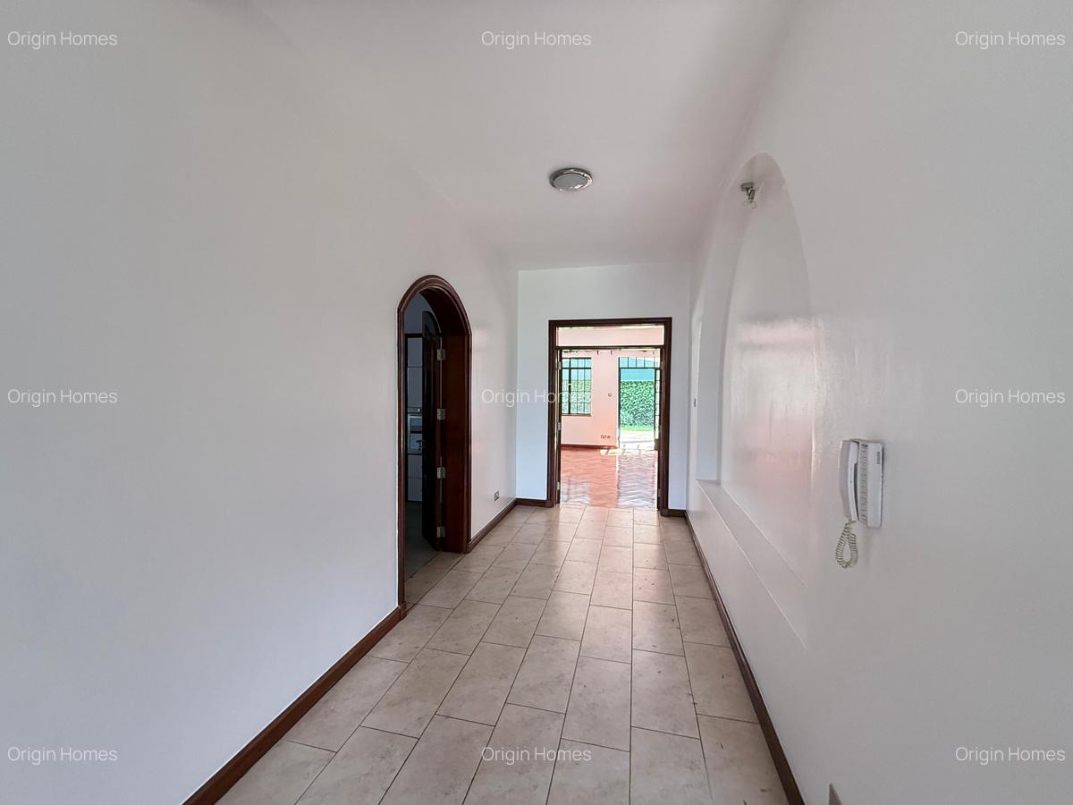 5 Bed Townhouse with En Suite at Lavington - 4