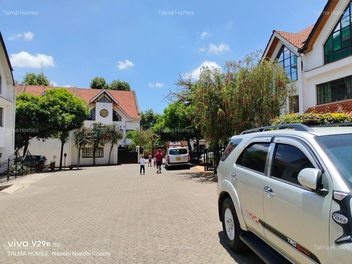 4 Bed Townhouse with En Suite at Off Brookside Grove - 3