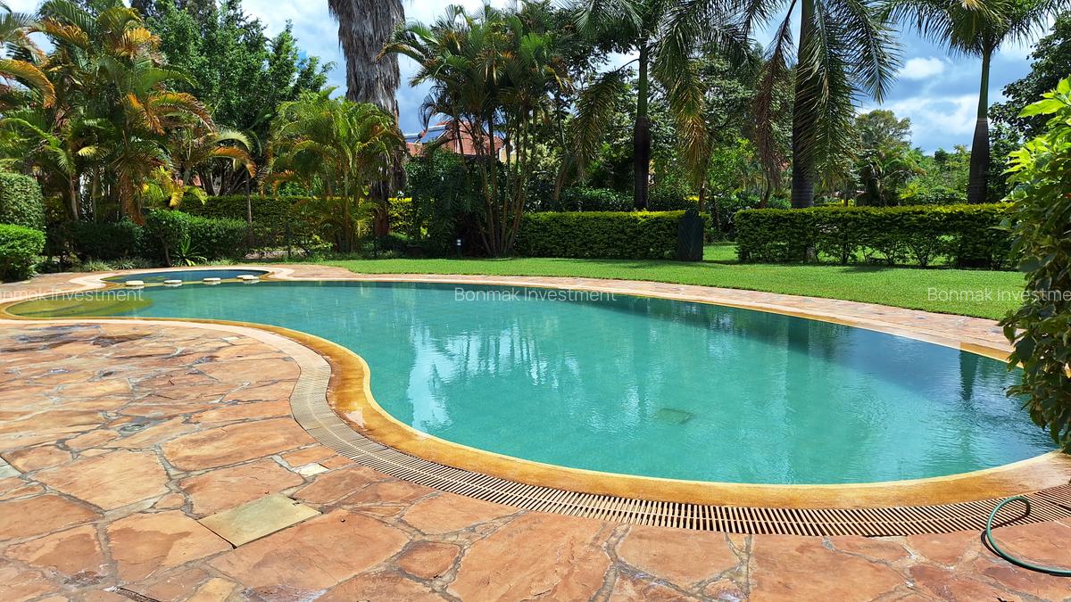4 Bed Townhouse with En Suite at Old Runda - 17