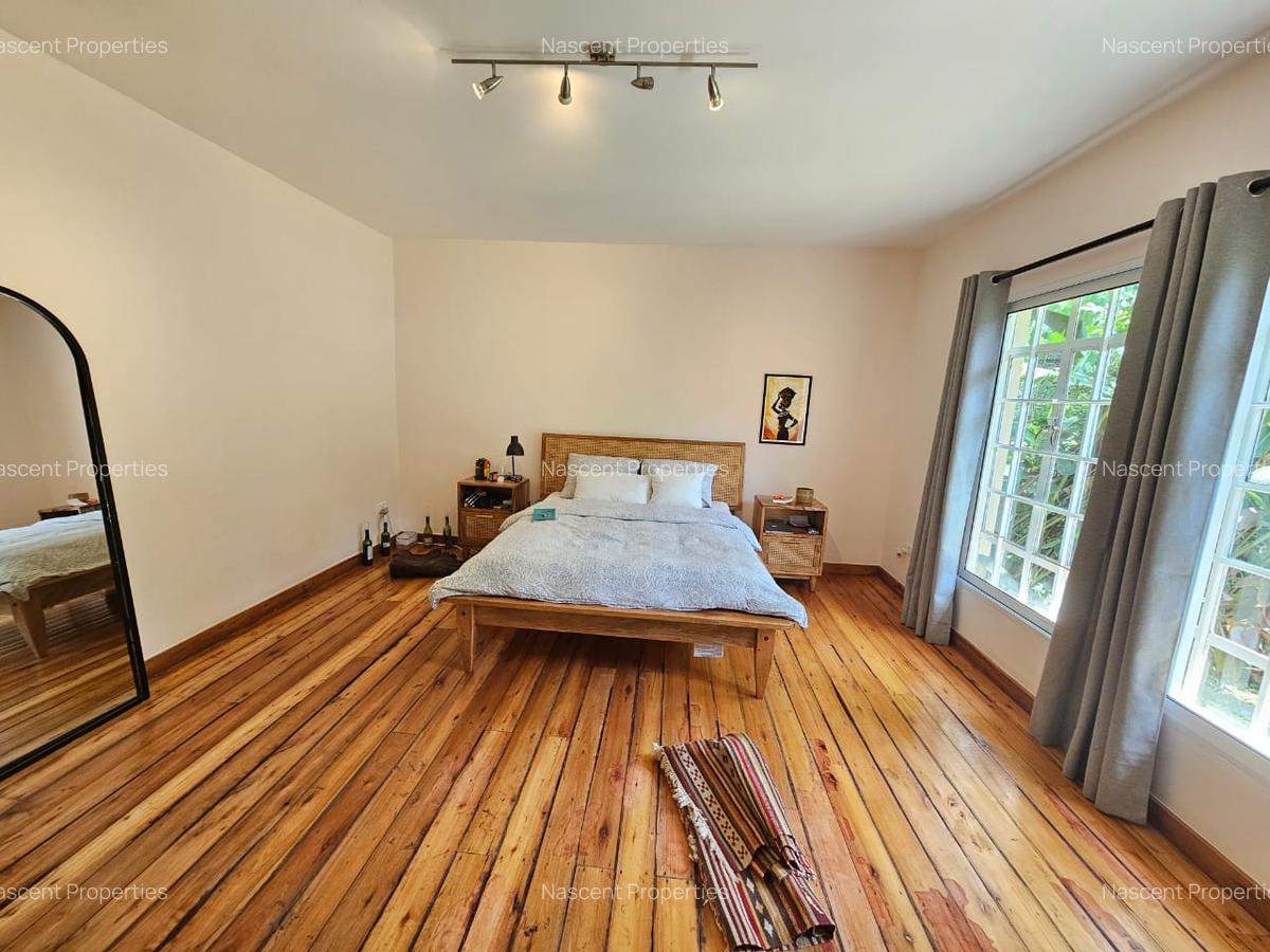 3 Bed House with En Suite in Ridgeways - 12