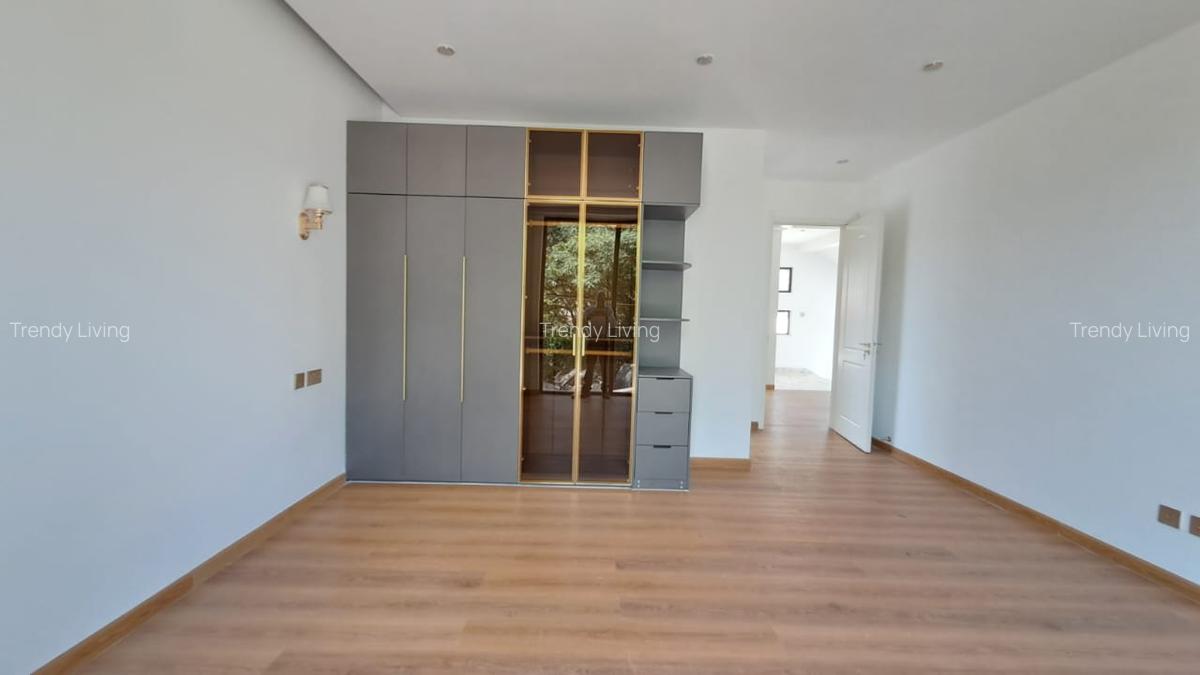 5 Bed Townhouse with En Suite in Lavington - 7