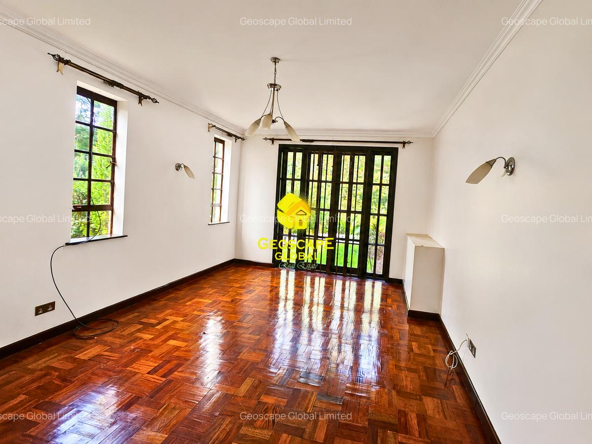4 Bed House with En Suite in Rosslyn - 5