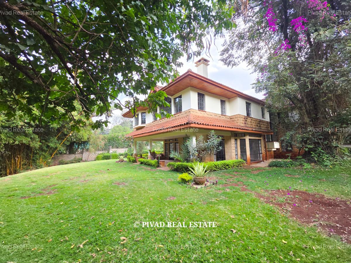 5 Bed House with Swimming Pool in Rosslyn - 1