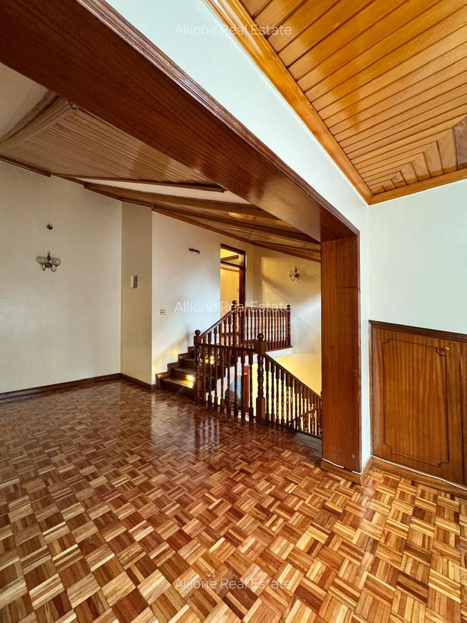 4 Bed House at Near Giraffe Centre - 8