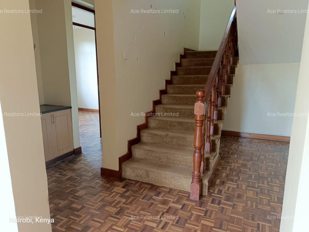 4 Bed Townhouse with En Suite at Near Isk - 13