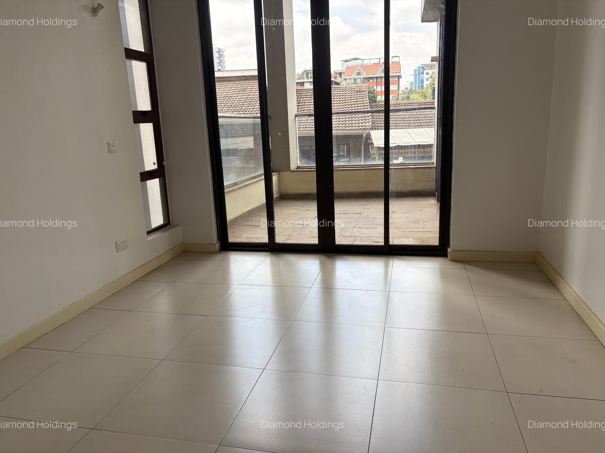 4 Bed Apartment with En Suite at Parklands - 2