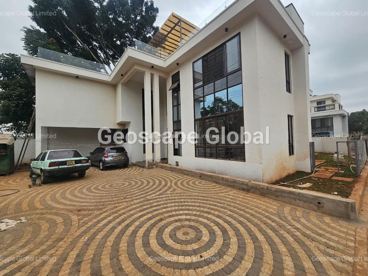5 Bed House with En Suite in Spring Valley - 3
