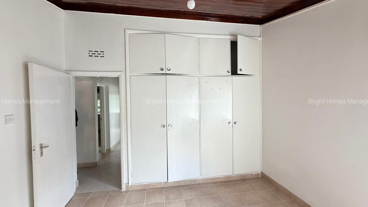 5 Bed House with En Suite in Lavington - 14